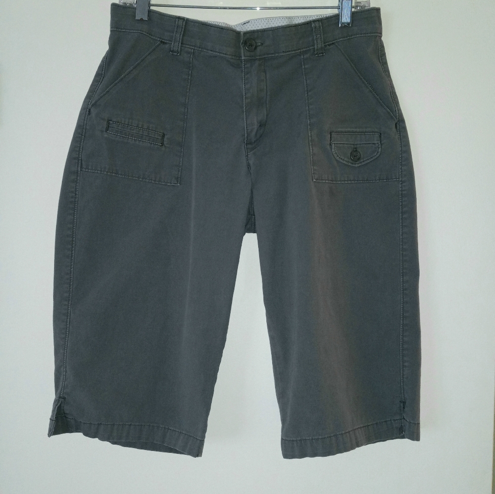 Lee Bermuda shorts size 10P side split seams greenish gray color